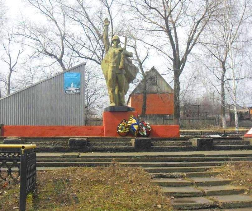 Памятник погибшим воинам ВОВ.